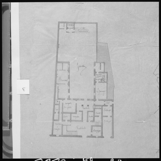 [Plan dressé par l'architecte de la ville le 15 mars 1860 avec emplacement de l'atelier de secrétage.]