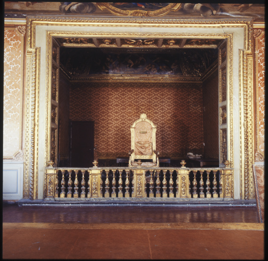 Premier étage, piece à alcôve Cdf, vue d'ensemble de l'alcôve.