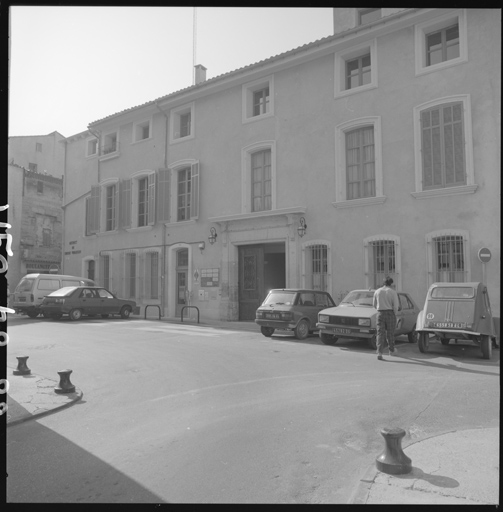 Façade antérieure est, vue d'ensemble.