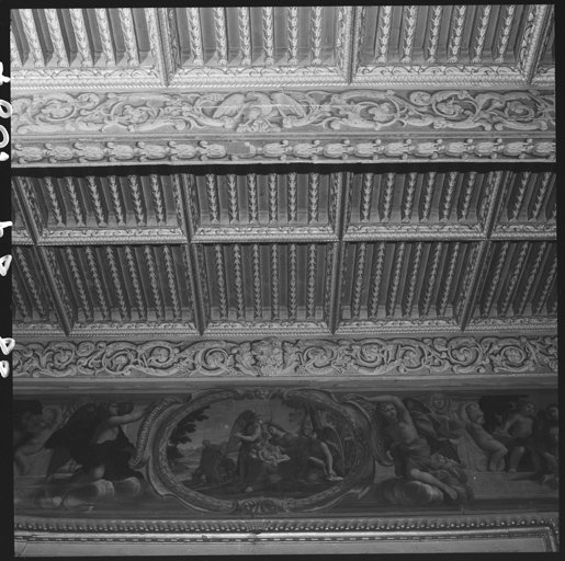 Salle du trône, détail du plafond à la frise.