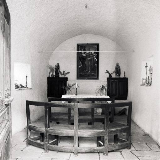 Le Monêtier, les Boussardes, chapelle Saint-Antoine : vue générale de l'intérieur. ; Le Monêtier. Les Boussardes. Chapelle Saint-Antoine. Vue générale intérieure.