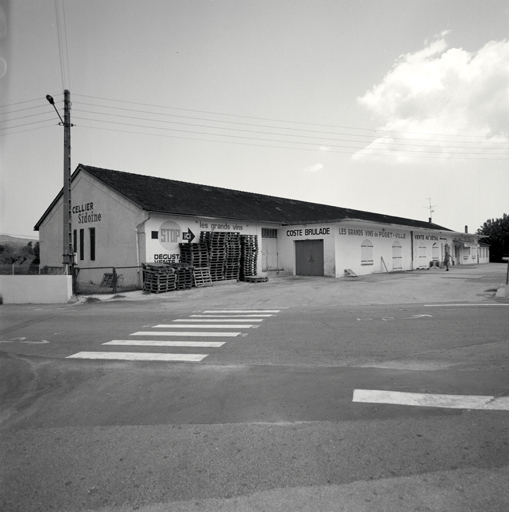 Vue d'ensemble d'un bâtiment.