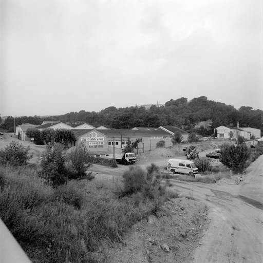 Volume et situation vus du sud-est.