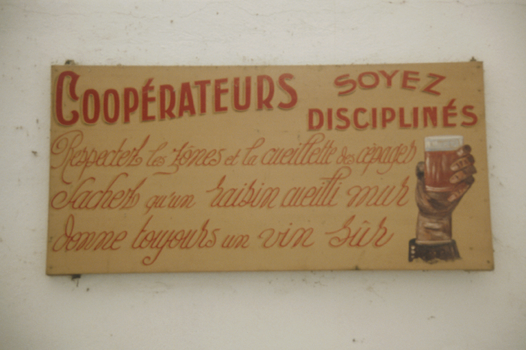 Inscription peinte.