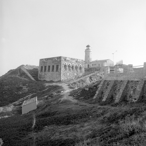 Le réduit et le phare vus du nord-est.