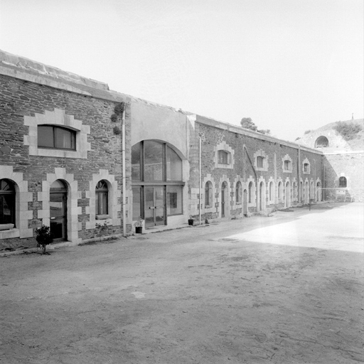 Façade des casemates logements vue de la cour centrale.