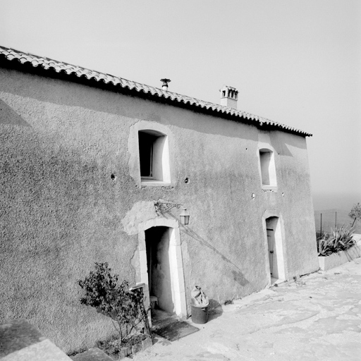 Bâtiment du casernement. Façade principale (est).