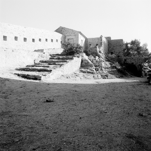 Enceinte de l'avancée vue de la cour.