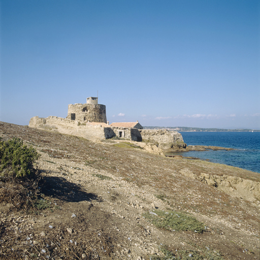 Le fort, vue extérieure prise du sud-ouest.