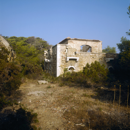 Bagaud est. ; Réduit. Vue d'ensemble prise de l'angle sud-est du terre-plein de la batterie.