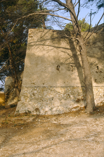 Saillant sud-est de l'enceinte.