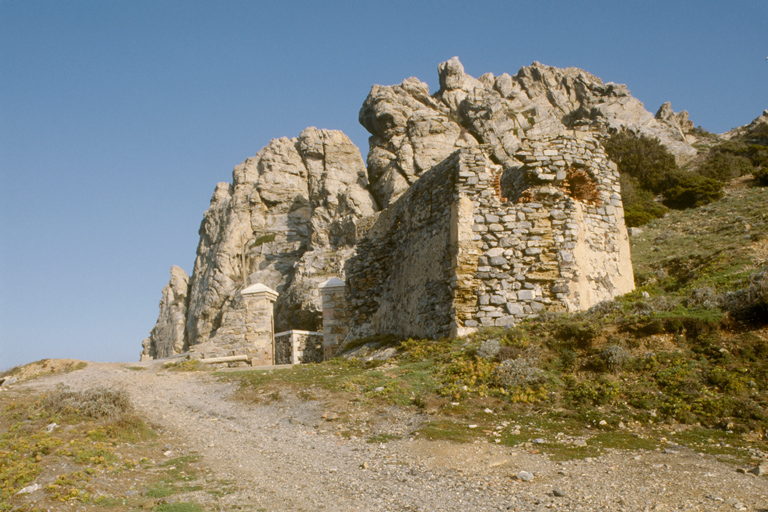 Enceinte, front de gorge. Vue du sud-ouest. Entrée et bastionnet.