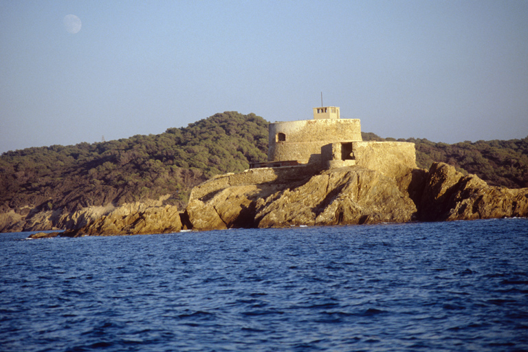 Fort et îlot du Petit Langoustier vus de l'ouest.