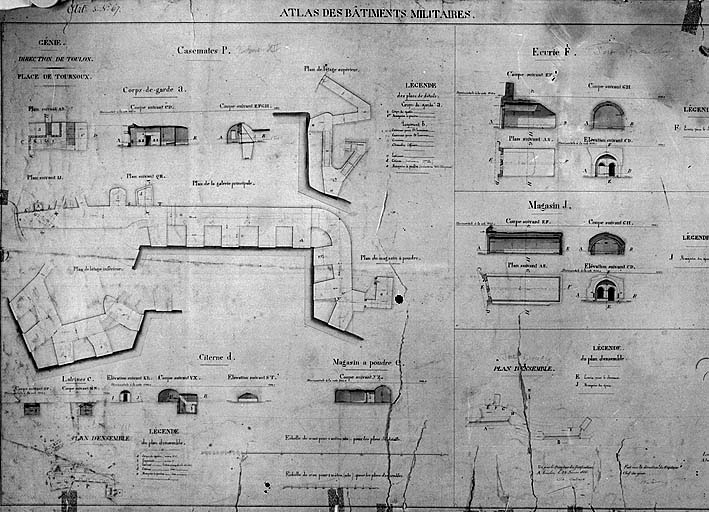 Place de Tournoux. Casemate P, citerne D, écurie F, magasin J.