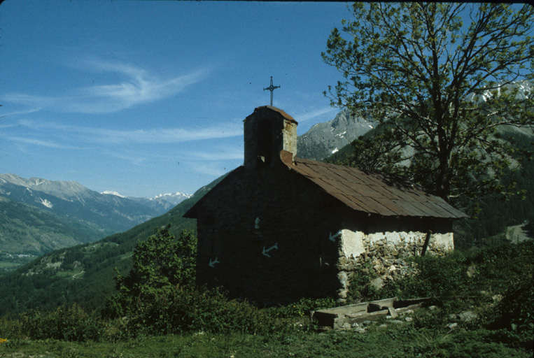 Le Monêtier-les-Bains, les Sagnières. chapelle Sainte-Marguerite, vue générale. ; Le Monêtier. Les Sagnères. Chapelle Sainte-Marguerite. Vue générale.