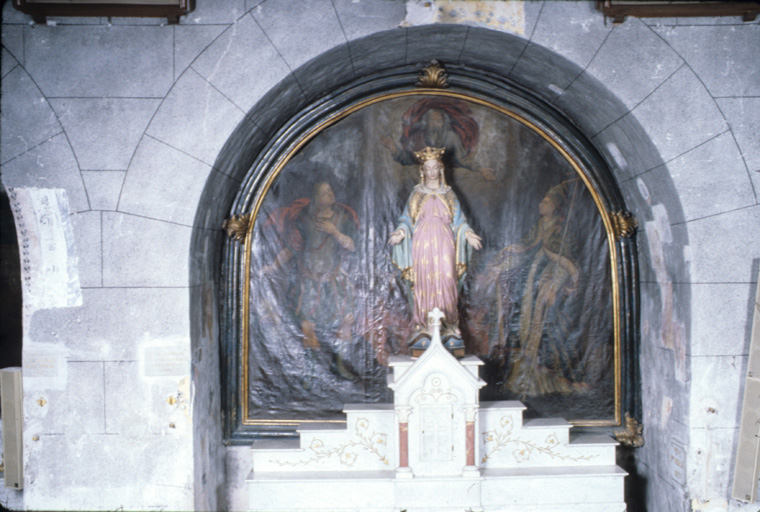 Gradins et tabernacle de l'autel du Sacré-Coeur : statue de l'Immaculée Conception. Tableau représentant le Purgatoire, saint Pancrace et un pape martyr. Vue d'ensemble.