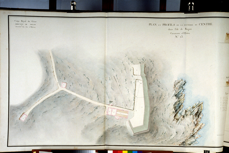 Plan et Profils de la Batterie du Centre dans l'île de Bagau. 1818-1822