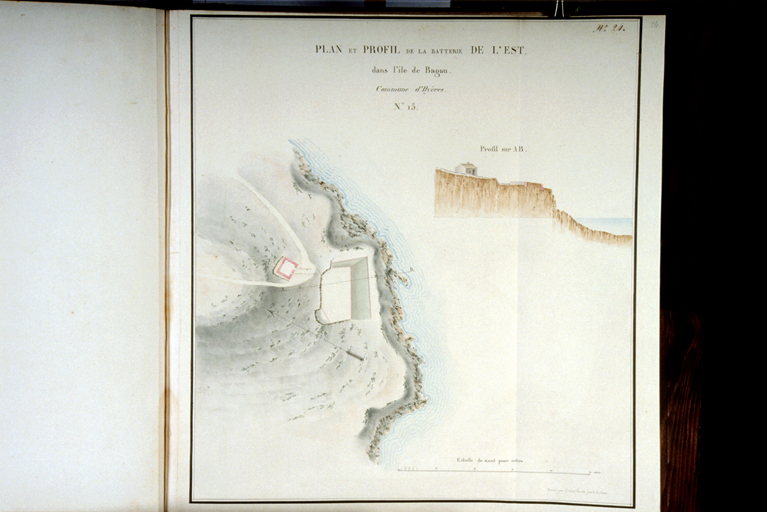 Plan et Profil de la Batterie de l'Est dans l'île de Bagau. 1818-1822