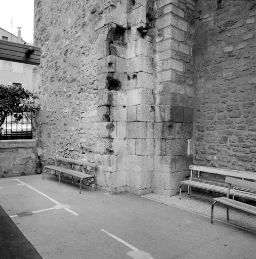 Deuxième église, nef, pile nord-ouest, arrachement de l'élévation ouest.