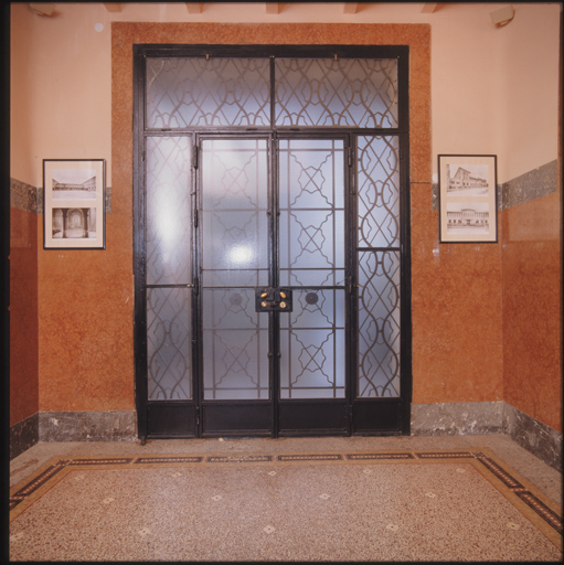 Bâtiment A, rez-de-chaussée, vestibule, revers de la porte d'entrée.