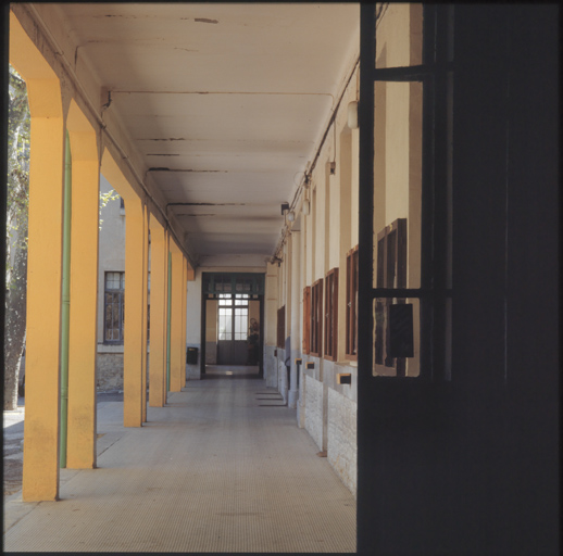 Bâtiment A, galerie est, vue en enfilade vers le sud.