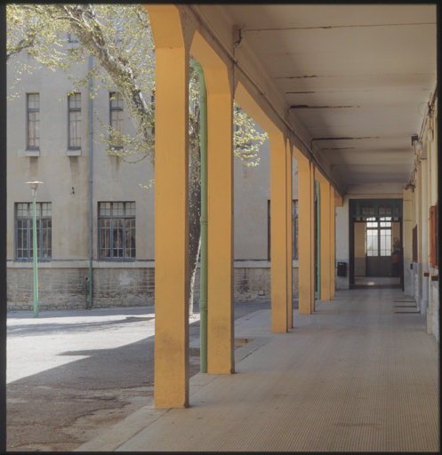 Bâtiment A, galerie est, vue de volume vers le sud.