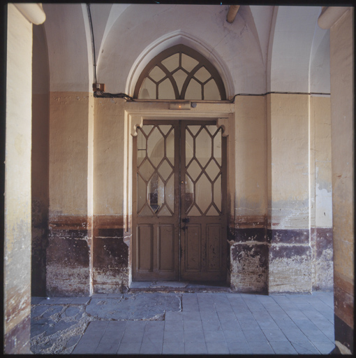 Bâtiment G, rez-de-chaussée, vestibule, porte latérale nord.