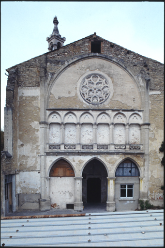 Bâtiment G, élévation est avec arrachement de la chapelle. ; Bâtiment G. Pignon est de la partie subsistante, avec le décor de la chapelle disparue.