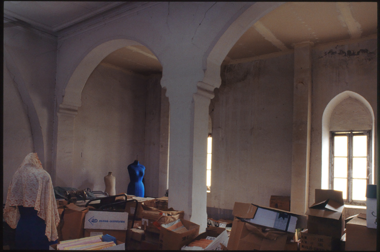 Bâtiment G, deuxième étage, salle d'archives, vue vers le sud-est.