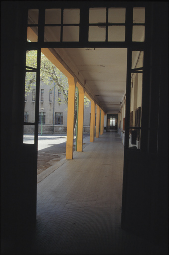 Bâtiment A, galerie est, vue en enfilade vers le sud.