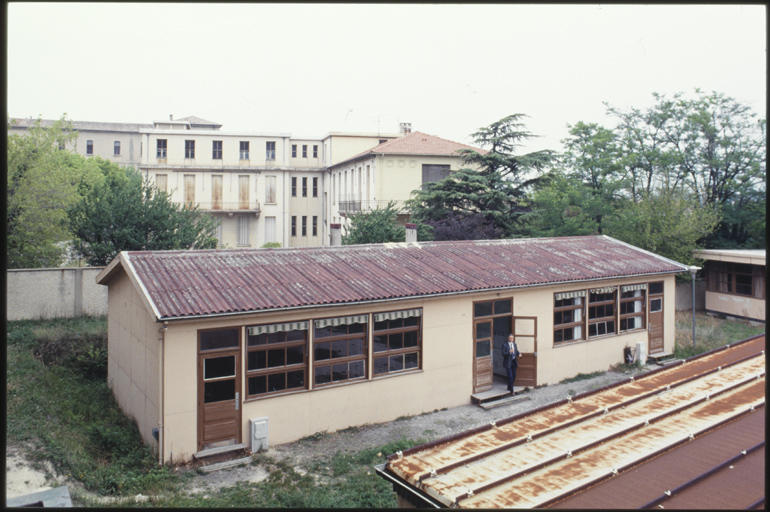 Terrasse est, salle provisoire, vue vers le nord-est.