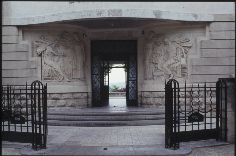 Bâtiment A, élévation antérieure ouest, entrée.