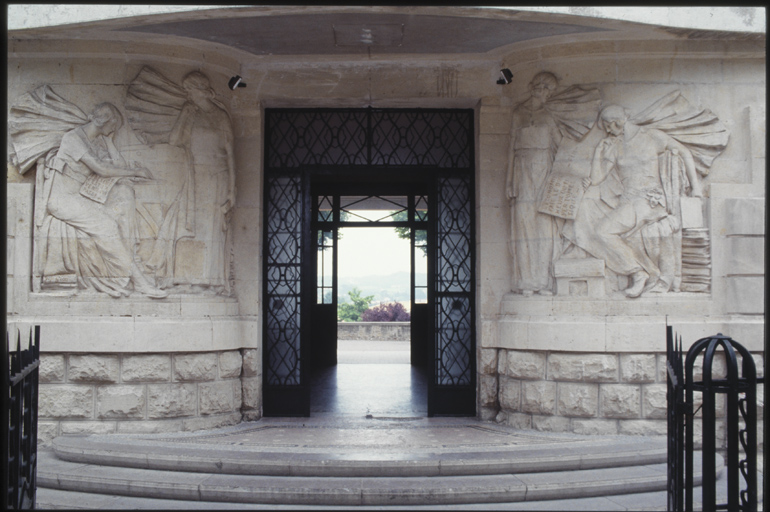 Bâtiment A, élévation antérieure ouest, entrée.