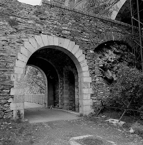 Fort moyen. Porte ouest. Façade intérieure.