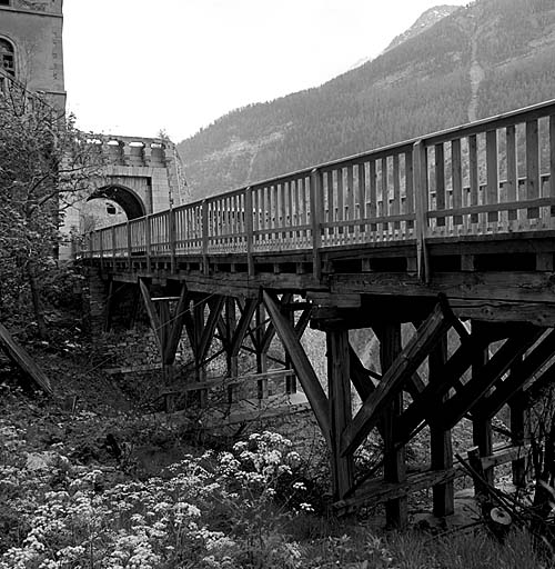 Fort moyen. Porte ouest. Vue générale du pont.