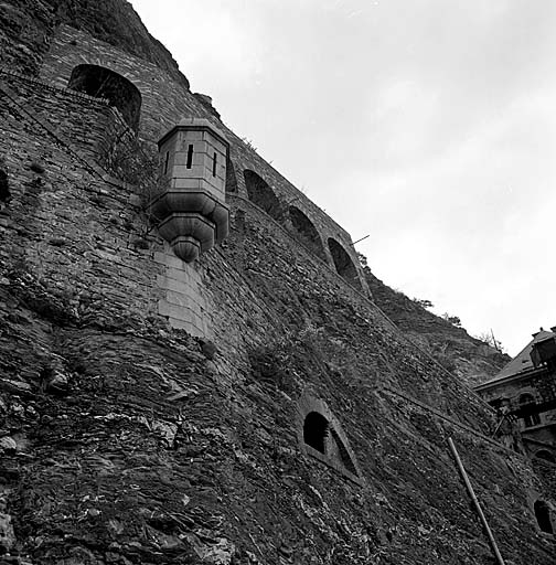 Fort moyen. Front sud. Echauguette. Au-dessus, arcades de soutènement.