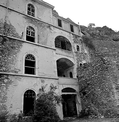 Fort moyen. Caserne A. Extrémité est du bâtiment a et bâtiment b.