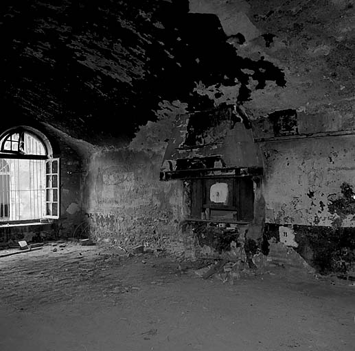 Fort moyen. Casemate des fours Da. Vue intérieure, four de gauche.