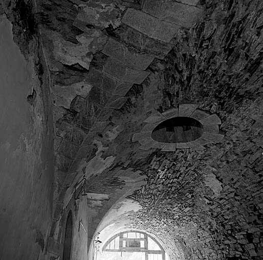 Fort moyen. Pavillon B. Passage couvert. Vue rapprochée de la voûte.