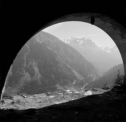 Fort supérieur. Casemates 2-3. Vue de la trouée de Meyronnes prise de la casemate 1.