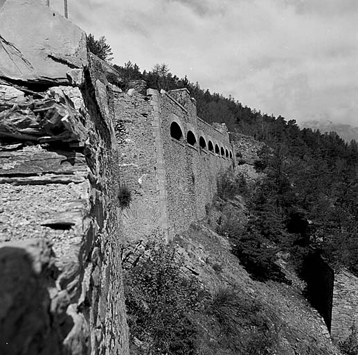 Fort supérieur. Saillant 2. Face droite. Vue extérieure. Embrasures des casemates de la branche 2-3.