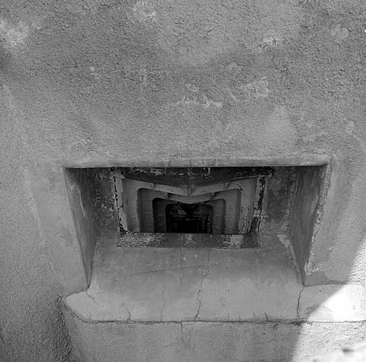 Bloc 5. Créneau de mortier de 50 mm sous casemate.