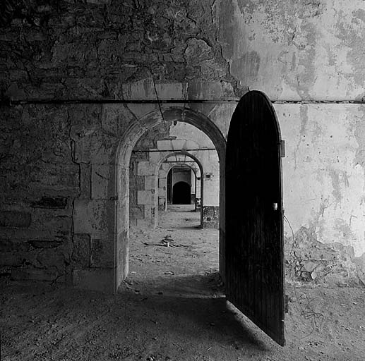 Fort supérieur. Casemates O. Passage longitudinal reliant les casemates du premier étage.