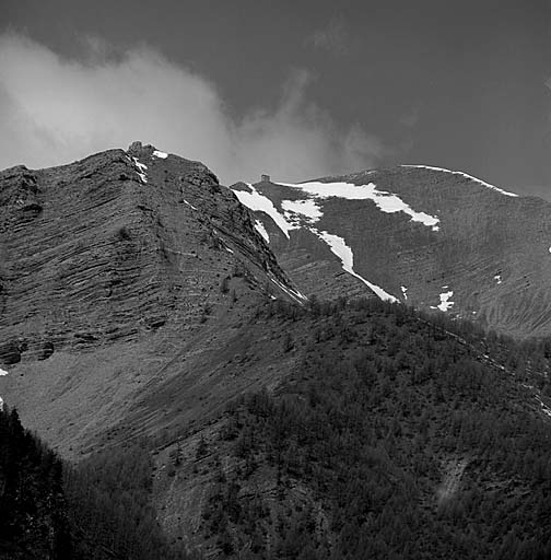 Vue prise du nord-est, de l'autre côté de l'Ubayette.