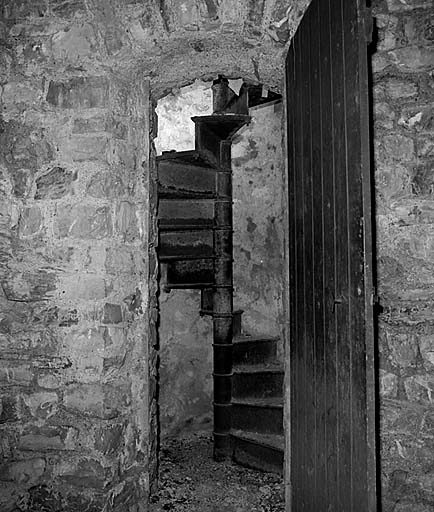 Casernement. Escalier montant au terre-plein supérieur.