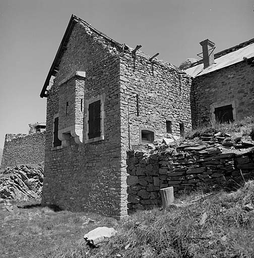 Casernement. Vue générale prise du sud.