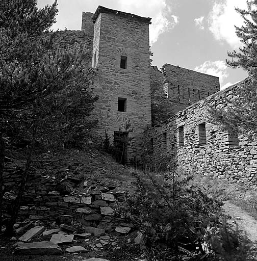 Fort moyen. Bastion 4. Tour d'escalier du flanc droit.