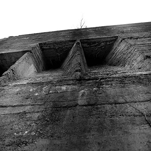 Batterie XII. Casemate f. Créneaux de pied de la face est. Vue extérieure prise du pied.