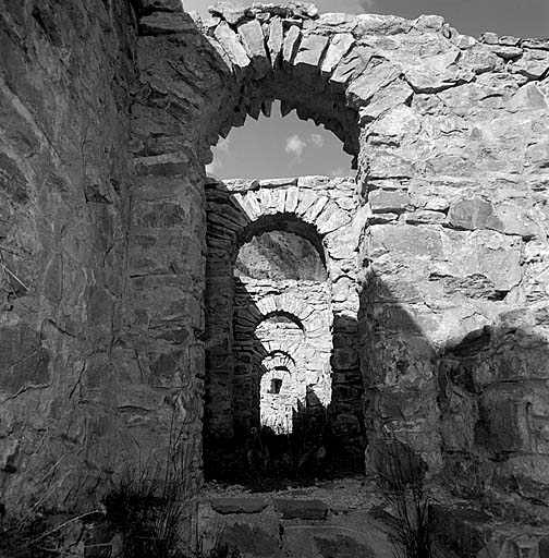 Vue d'enfilade du chemin de ronde de la branche gauche du front de tête 3-4.