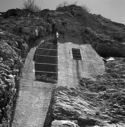 Batterie XII. Bâtiment a, partie haute de la façade.